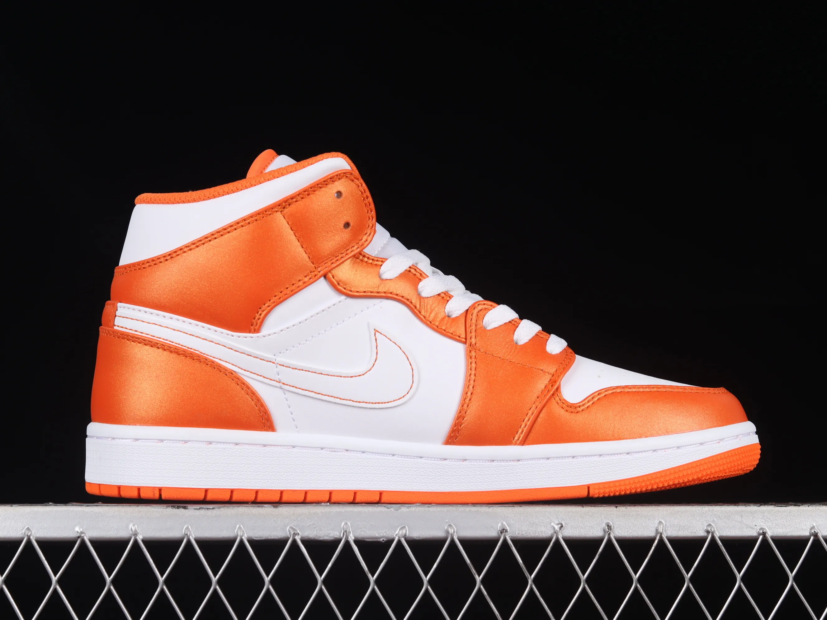 All categories Air Jordan Jordan series basketball shoes Air Jordan 1 Mid G version pure original Air Jordan 1 Mid "Surface" AJ1 Joe 1 white and orange small buckle mid-top basketball shoes DM3531-800